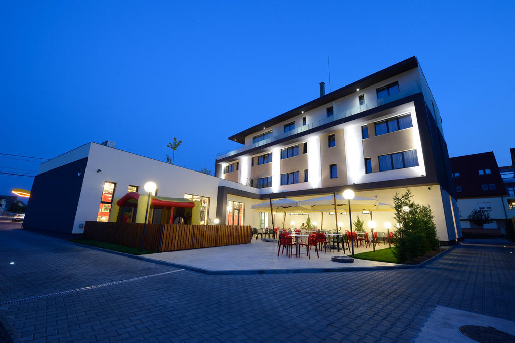 Hotel Galaxy Dumbravita  Dış mekan fotoğraf